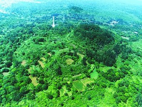 是位於海南岛东北部的琼山市石山境内的火山爆发遗迹,形成了36个火山