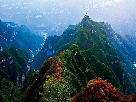 雲丘山景區地處呂梁山與汾渭地塹交匯處,景區內最高處是海拔約1600米